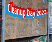 Plakatwand mit Müll