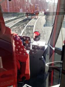 Straßenbahn, Bauarbeiten im Gleis bei Fahrbetrieb
