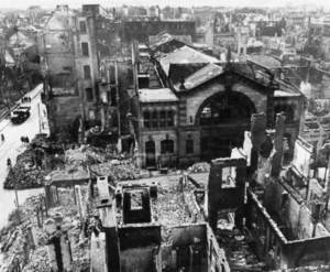 Luftaufnahme der alten Markthalle - nach Zerstörung durch Bombenangriffe