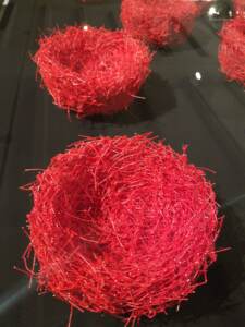 Ausstellung Fiber Art: Nester aus Japanpapier (Mizuhiki)