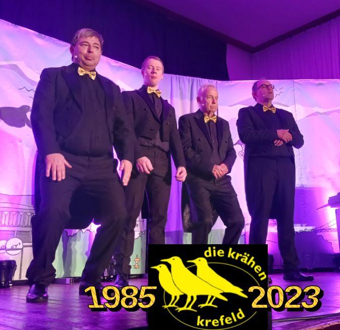 Beitragsbild_1 Die Krähen auf der Bühne